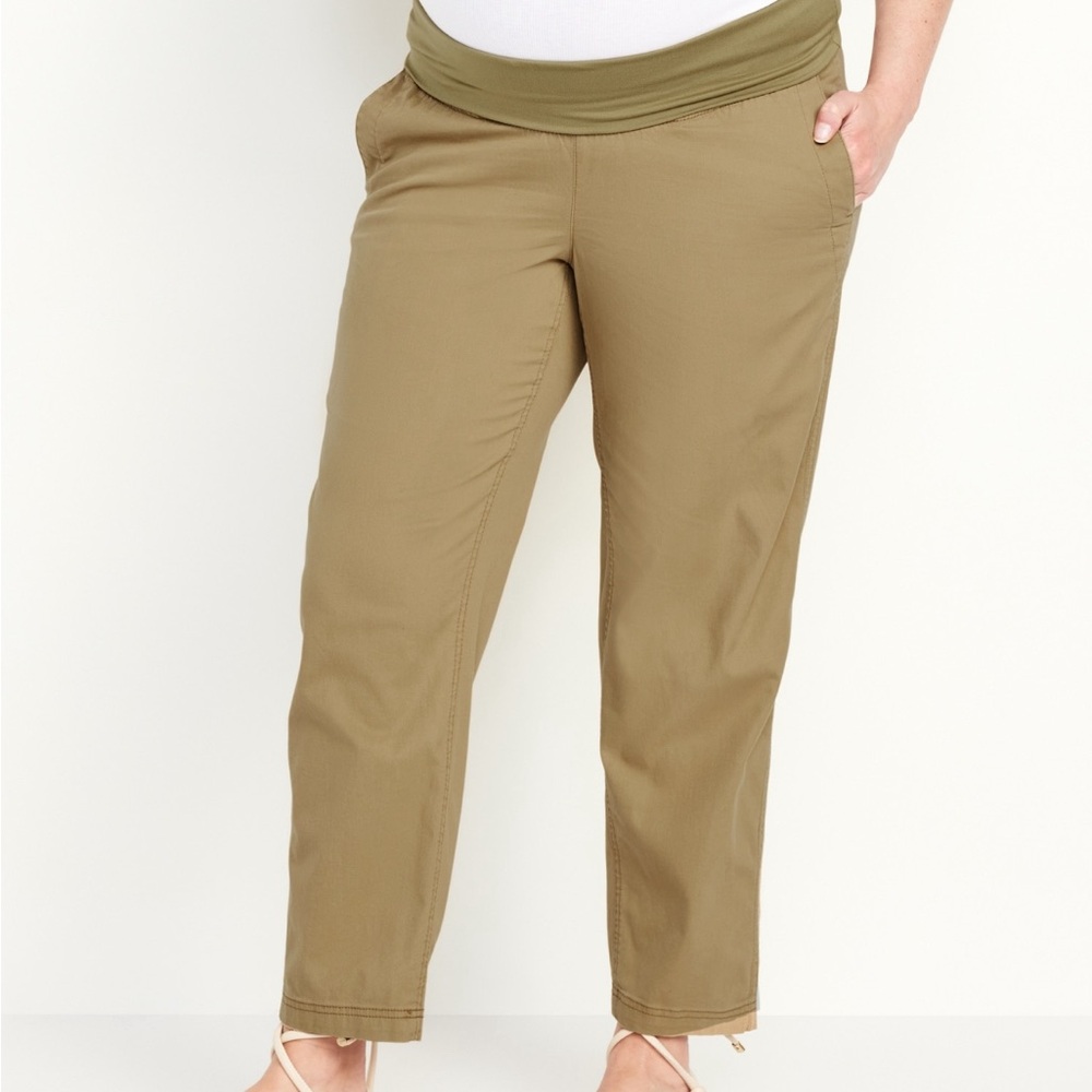 NEW! Old Navy Maternity Rollover-Waist OGC Chino Pants in a size small. Khaki
